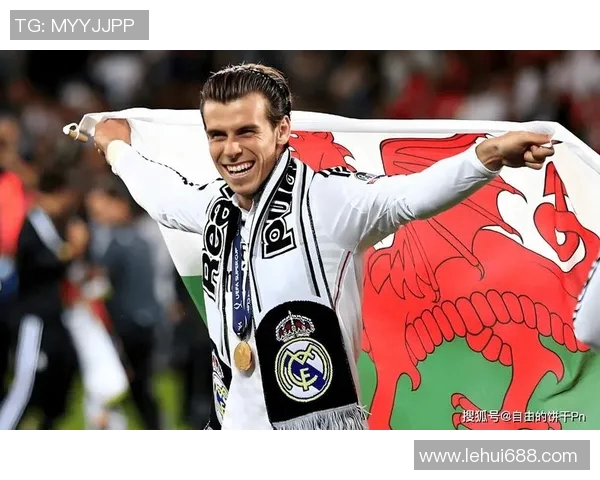 足球明星贝尔展现阳光微笑瞬间引发球迷热烈追捧与喜爱